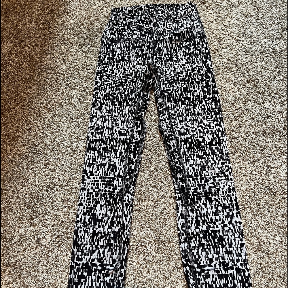 Lululemon Align 25” size 2.
